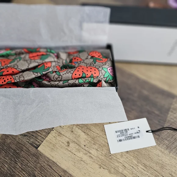 Rare Print! Gucci Strawberry Print Silk Headband - Picture 3 of 6